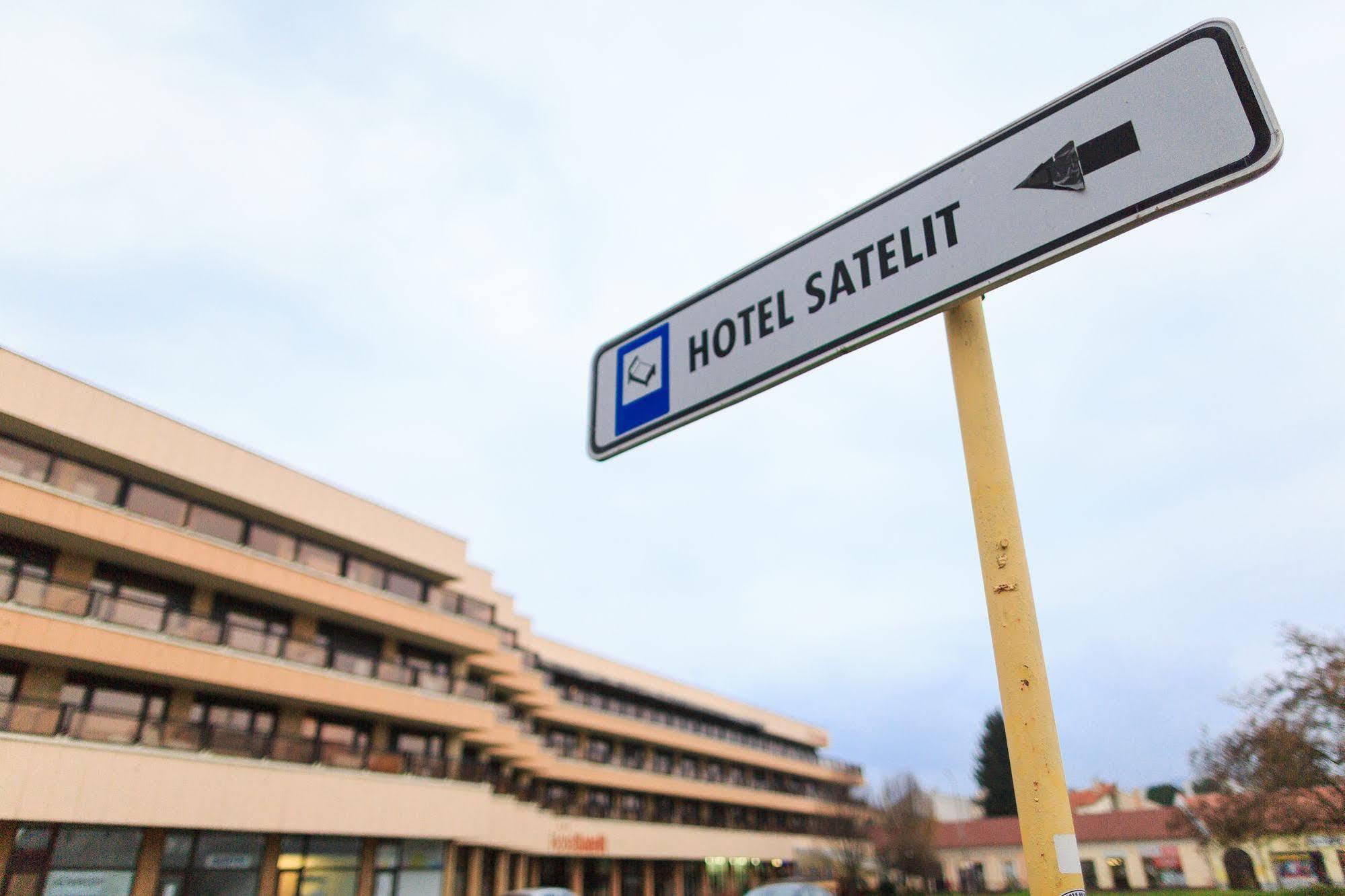 Hotel Satelit Piest'any Exterior foto
